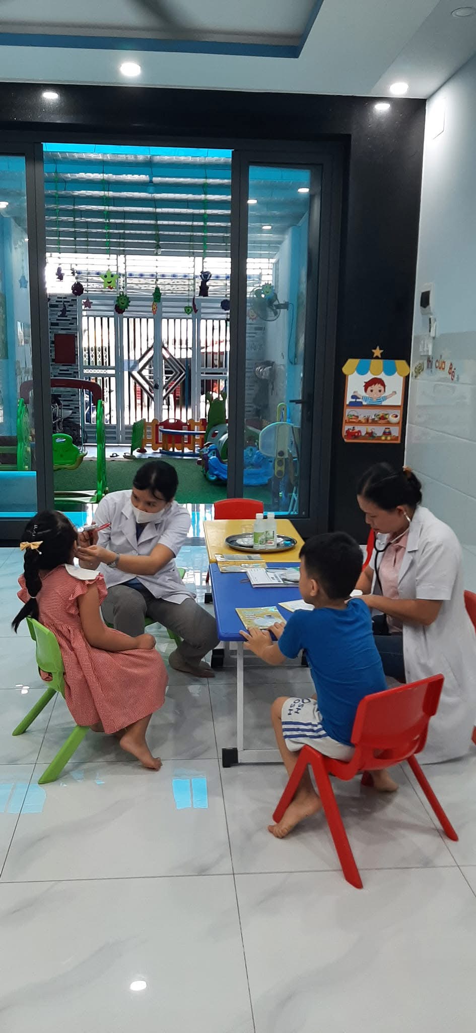Khám sức khỏe cho bé